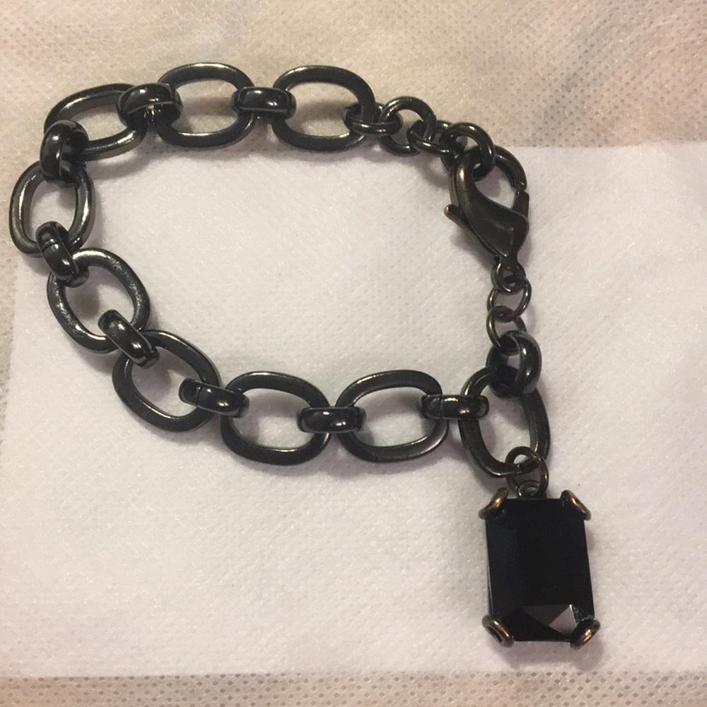 Chain link bracelet with black crystal